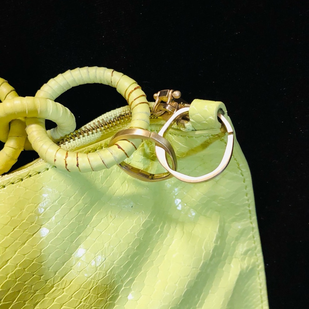 cult gaia Neon Lime Chain-Link Clutch - Picture 3 of 12